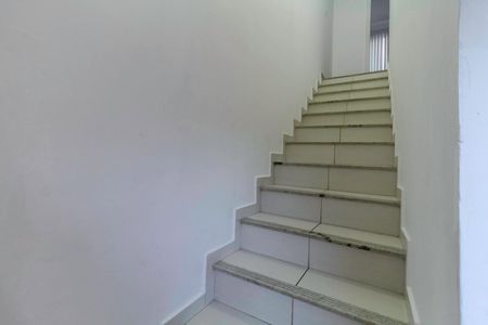 Casa de condomínio à venda com 100m², 3 quartos e 1 vagaEscada