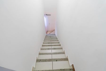 Casa de condomínio à venda com 100m², 3 quartos e 1 vagaEscada