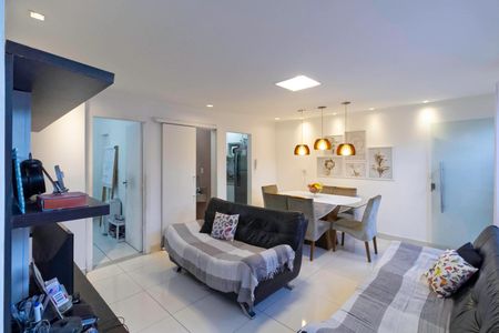 Sala de casa de condomínio à venda com 3 quartos, 100m² em Parque Xangri-lá, Contagem