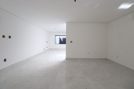 Casa à venda com 205m², 3 quartos e 4 vagasCopa