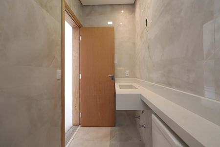 Casa à venda com 205m², 3 quartos e 4 vagasBanheiro da Suíte 2