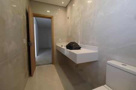 Casa à venda com 205m², 3 quartos e 4 vagasBanheiro da Suíte 1