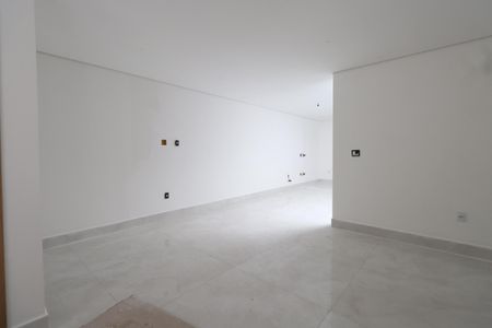 Casa à venda com 205m², 3 quartos e 4 vagasCopa