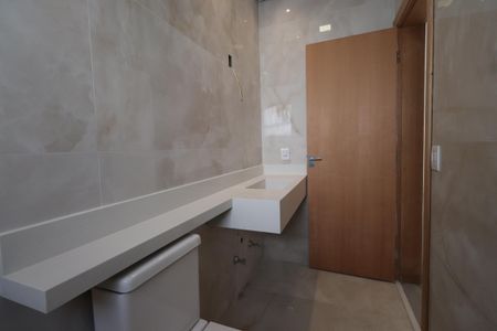 Casa à venda com 205m², 3 quartos e 4 vagasBanheiro da Suíte 3