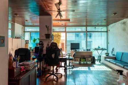 Casa à venda com 4 quartos, 270m² em Mirandópolis, São Paulo