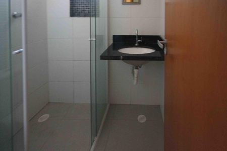 Casa de condomínio à venda com 64m², 2 quartos e 2 vagas Casa de condomínio à venda com 64m², 2 quartos e 2 vagasBanheiro