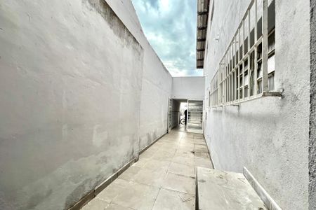 Casa à venda com 300m², 3 quartos e 3 vagas Casa à venda com 300m², 3 quartos e 3 vagasÁrea externa