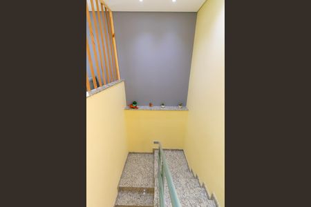 Casa de condomínio para alugar com 70m², 2 quartos e 1 vaga Casa de condomínio para alugar com 70m², 2 quartos e 1 vagaEntrada - Escada
