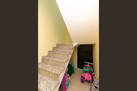 Casa de condomínio para alugar com 70m², 2 quartos e 1 vaga Casa de condomínio para alugar com 70m², 2 quartos e 1 vagaEntrada - Escada