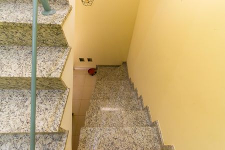 Casa de condomínio para alugar com 70m², 2 quartos e 1 vaga Casa de condomínio para alugar com 70m², 2 quartos e 1 vagaEntrada - Escada