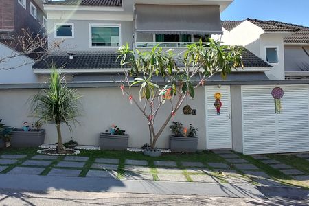 Casa de condomínio à venda com 315m², 4 quartos e 1 vagaFachada da Casa