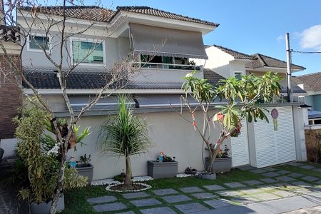 Casa de condomínio à venda com 315m², 4 quartos e 1 vagaFachada da Casa