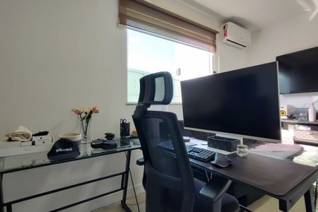 Casa de condomínio à venda com 315m², 4 quartos e 1 vagaQuarto 