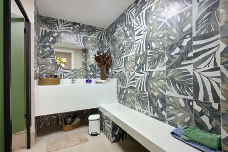 Casa de condomínio à venda com 315m², 4 quartos e 1 vagaBanheiro 2