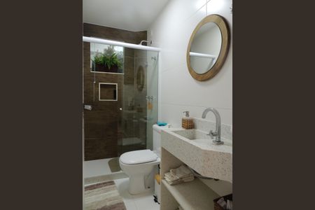 Casa de condomínio à venda com 315m², 4 quartos e 1 vagaBanheiro 1