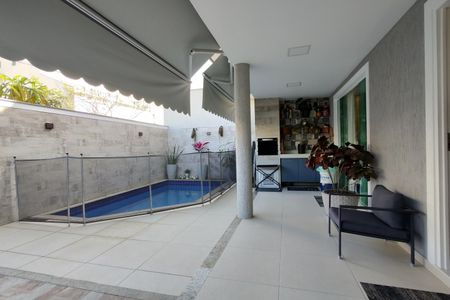 Casa de condomínio à venda com 315m², 4 quartos e 1 vagaPiscina