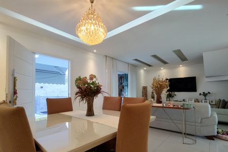 Casa de condomínio à venda com 315m², 4 quartos e 1 vagaSala