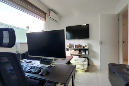 Casa de condomínio à venda com 315m², 4 quartos e 1 vagaQuarto 