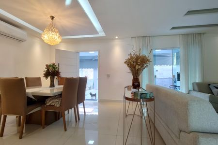 Casa de condomínio à venda com 315m², 4 quartos e 1 vagaSala