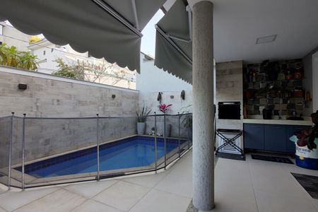 Casa de condomínio à venda com 315m², 4 quartos e 1 vagaPiscina