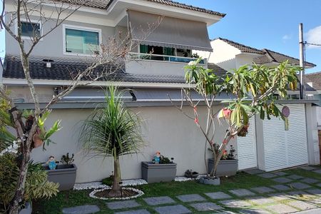 Casa de condomínio à venda com 315m², 4 quartos e 1 vagaFachada da Casa