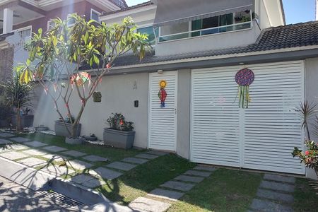 Casa de condomínio à venda com 315m², 4 quartos e 1 vagaFachada da Casa