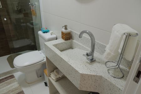 Casa de condomínio à venda com 315m², 4 quartos e 1 vagaBanheiro 1