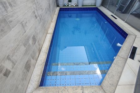 Casa de condomínio à venda com 315m², 4 quartos e 1 vagaPiscina