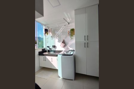 Casa de condomínio à venda com 315m², 4 quartos e 1 vagaÁrea de Serviço