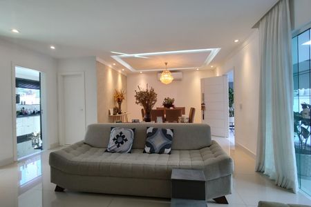 Casa de condomínio à venda com 315m², 4 quartos e 1 vagaSala