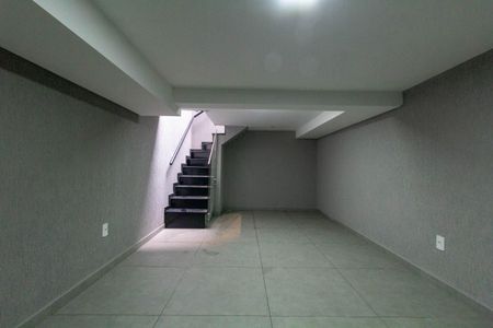 Casa à venda com 210m², 3 quartos e 5 vagasPorão