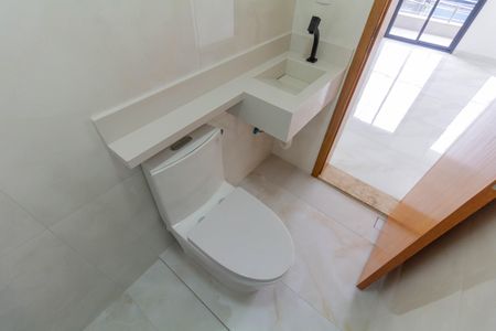 Casa à venda com 210m², 3 quartos e 5 vagasBanheiro da Suíte 1