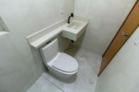 Casa à venda com 210m², 3 quartos e 5 vagasBanheiro da Suíte 2