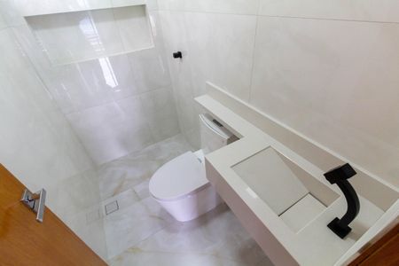 Casa à venda com 210m², 3 quartos e 5 vagasBanheiro da Suíte 1