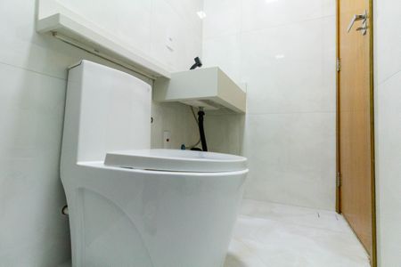 Casa à venda com 210m², 3 quartos e 5 vagasBanheiro da Suíte 2