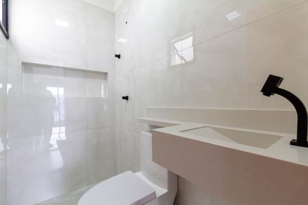 Casa à venda com 210m², 3 quartos e 5 vagasBanheiro da Suíte 1