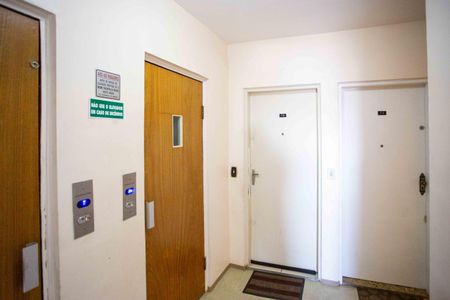 Apartamento à venda com 60m², 2 quartos e 1 vagaHall de entrada