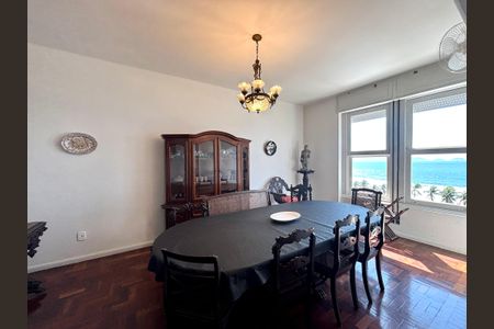 Apartamento à venda com 167m², 3 quartos e 1 vaga Apartamento à venda com 167m², 3 quartos e 1 vagaSala