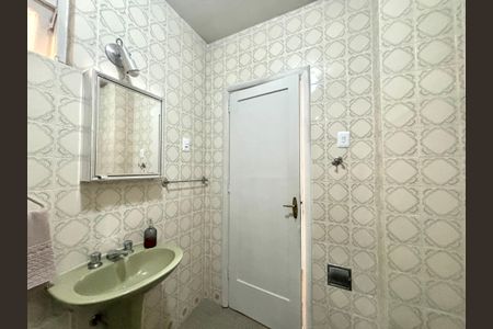 Apartamento à venda com 167m², 3 quartos e 1 vaga Apartamento à venda com 167m², 3 quartos e 1 vagaBanheiro social