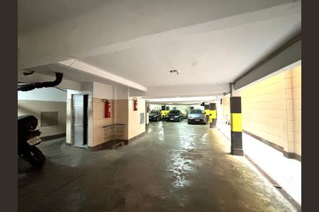 Apartamento à venda com 167m², 3 quartos e 1 vaga Apartamento à venda com 167m², 3 quartos e 1 vagaGaragem