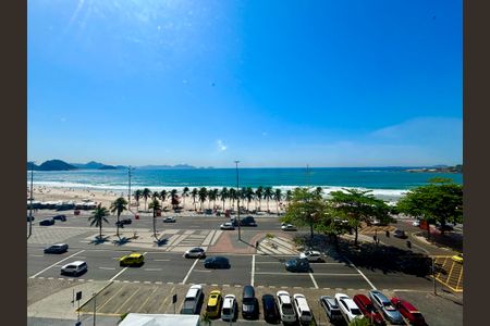 Apartamento à venda com 167m², 3 quartos e 1 vaga Apartamento à venda com 167m², 3 quartos e 1 vagaSala - vista para a praia