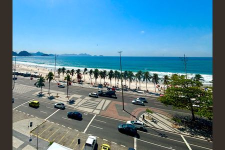 Apartamento à venda com 167m², 3 quartos e 1 vaga Apartamento à venda com 167m², 3 quartos e 1 vagaSala - vista para a praia