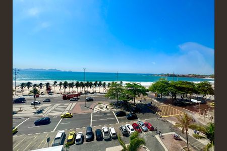 Apartamento à venda com 167m², 3 quartos e 1 vaga Apartamento à venda com 167m², 3 quartos e 1 vagaSala - vista para a praia