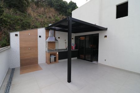 Casa de condomínio à venda com 186m², 4 quartos e 2 vagasTerraço