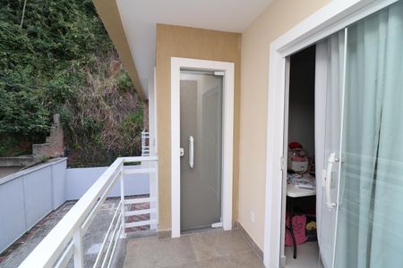 Casa de condomínio à venda com 186m², 4 quartos e 2 vagasVaranda