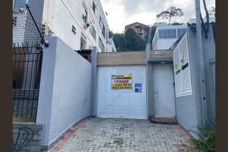 Casa de condomínio à venda com 186m², 4 quartos e 2 vagasFachada