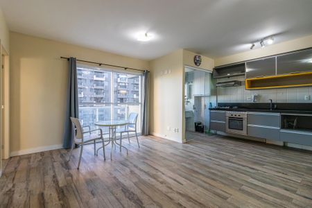 Sala de apartamento à venda com 2 quartos, 68m² em Alphaville Industrial, Barueri