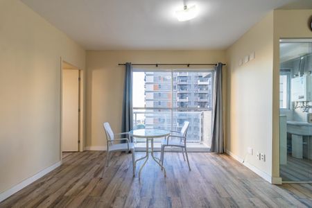 Sala de apartamento à venda com 2 quartos, 68m² em Alphaville Industrial, Barueri