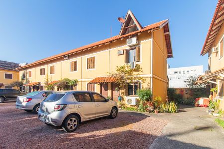 Casa de condomínio para alugar com 96m², 3 quartos e 1 vaga Casa de condomínio para alugar com 96m², 3 quartos e 1 vagaFachada