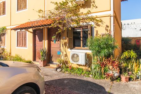 Casa de condomínio para alugar com 96m², 3 quartos e 1 vaga Casa de condomínio para alugar com 96m², 3 quartos e 1 vagaFachada